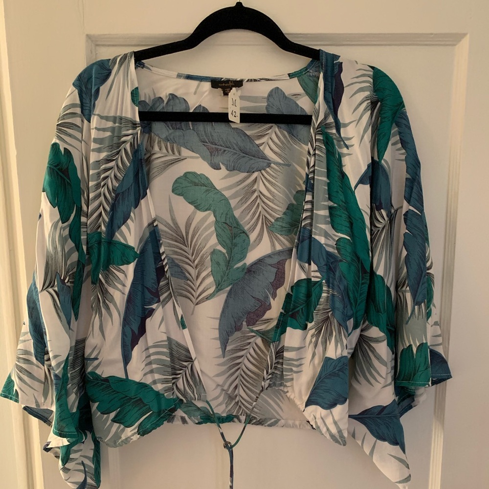 Palm leaf flowy crop wrap